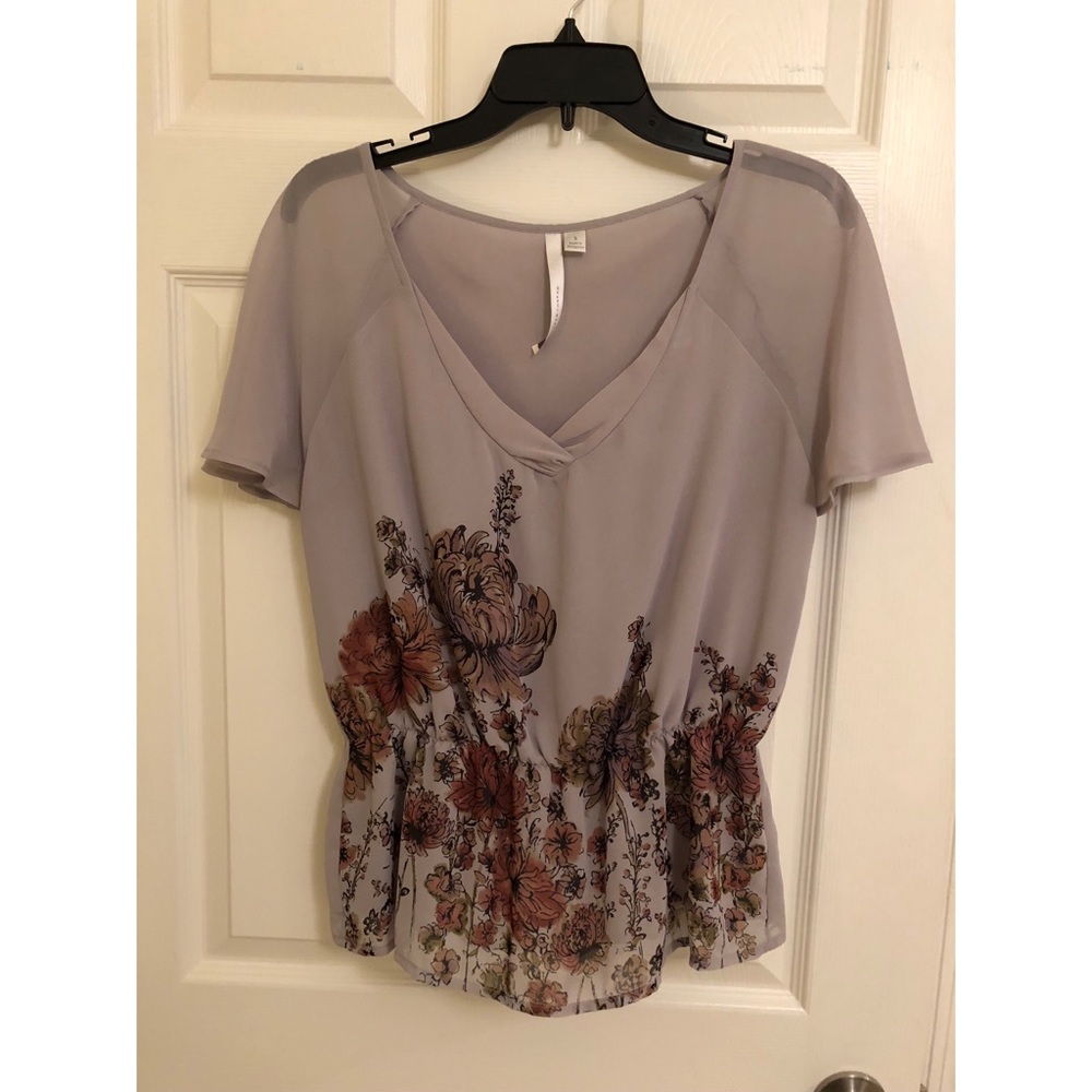 Cute blouse with flowers